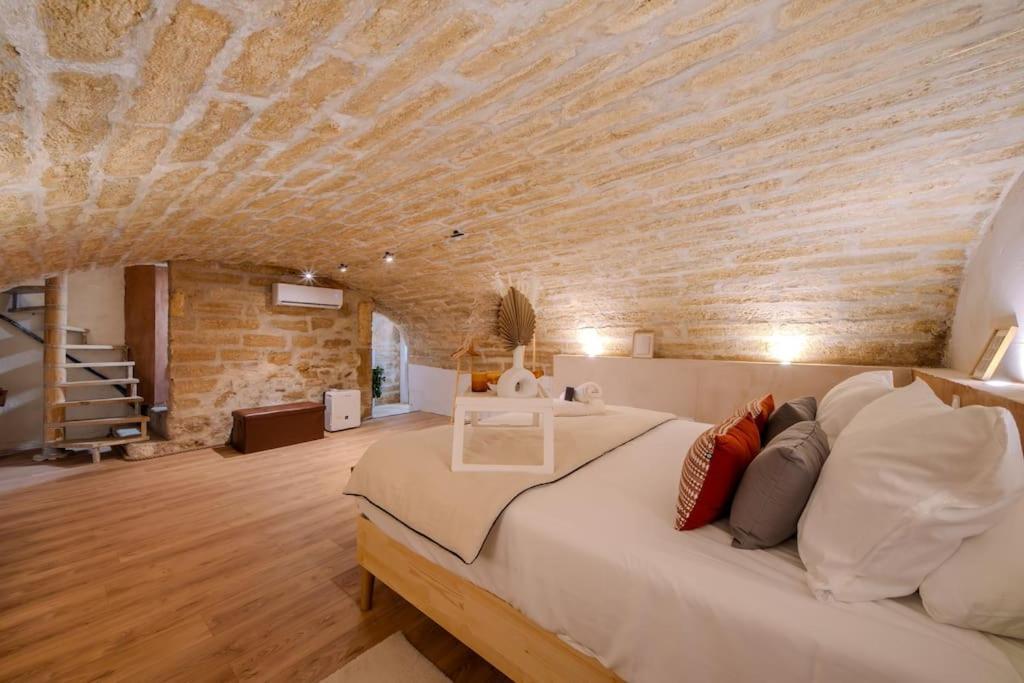 La Suite Eximia Avec Patio - Parking Souterrain Inclus - Centre Historique モンペリエ エクステリア 写真